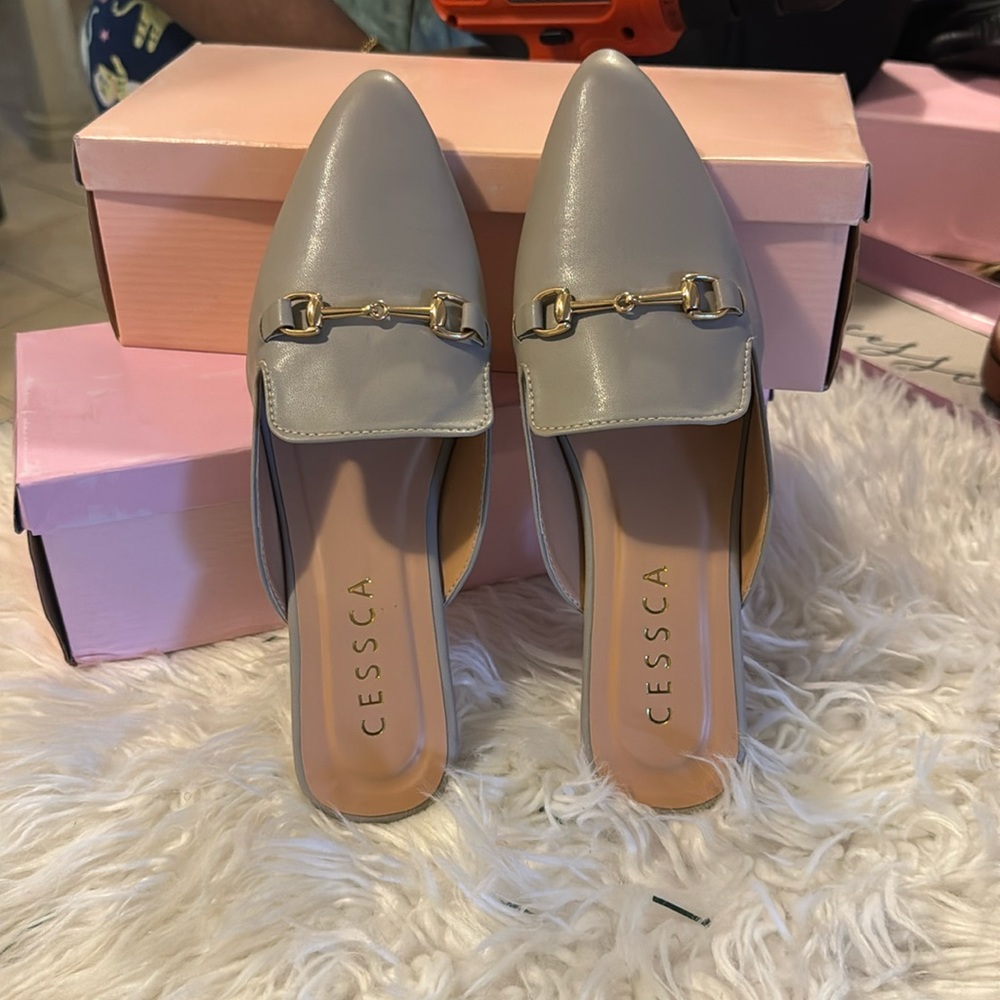 GREY FLAT SQUARE TOE FLAT MULE SIZE 7